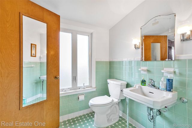 400 Beechmont Street, Dearborn, MI 48124