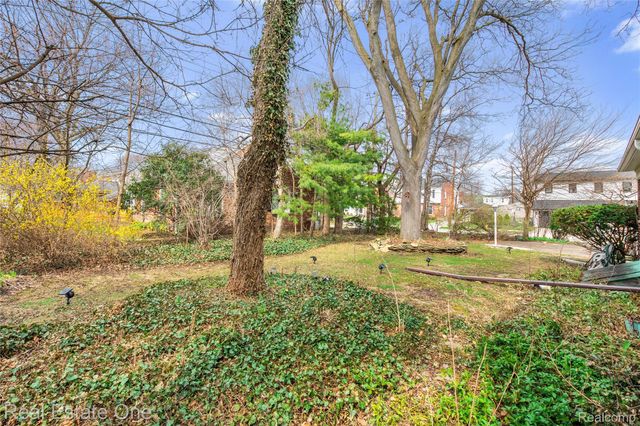 400 Beechmont Street, Dearborn, MI 48124