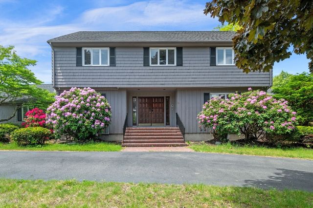 58 Weatherbee Dr, Westwood, MA 02090