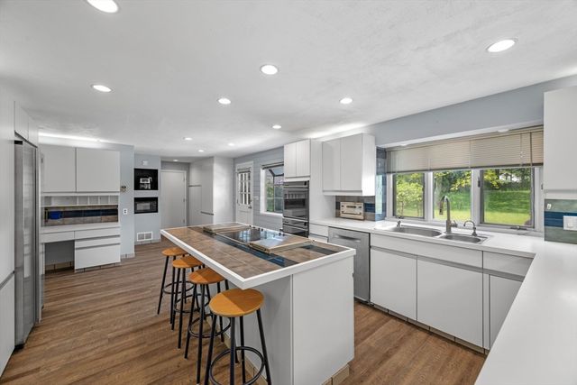 58 Weatherbee Dr, Westwood, MA 02090