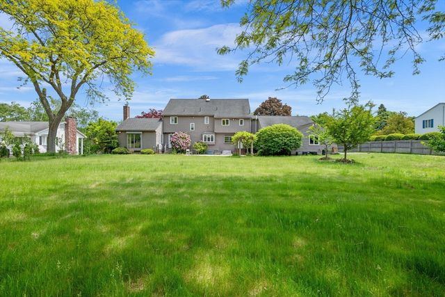 58 Weatherbee Dr, Westwood, MA 02090