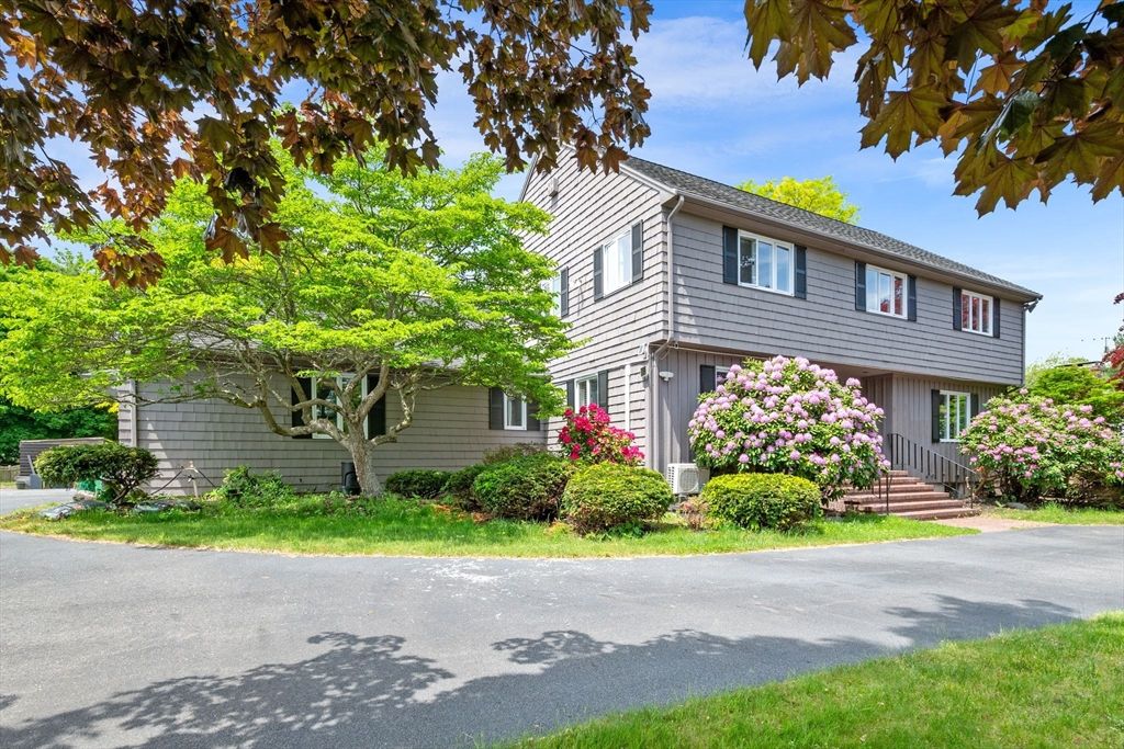 58 Weatherbee Dr, Westwood, MA 02090