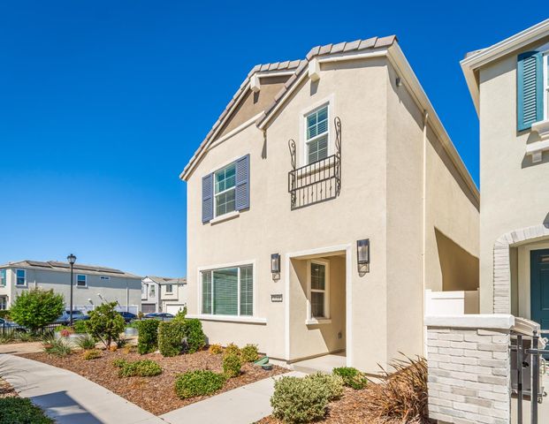 3168 Finch Ln, West Sacramento, CA 95691