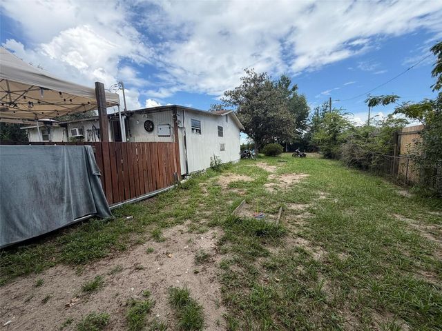 1724 S US 301, Sumterville, FL 33585