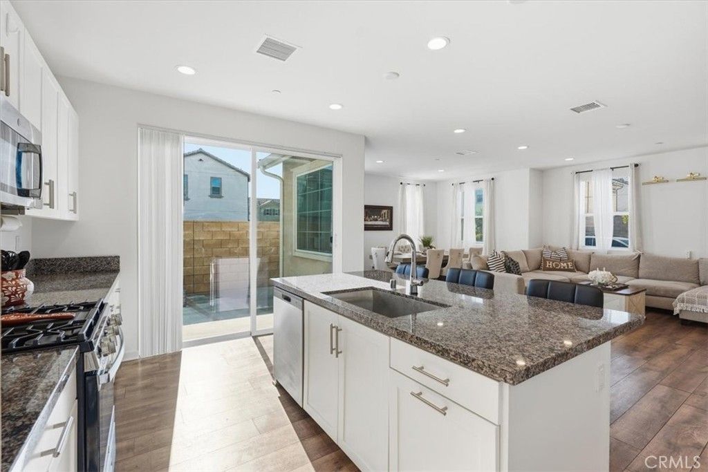 Image 13 of property listing at 13858 Sedum Lane, Fontana, CA 92336