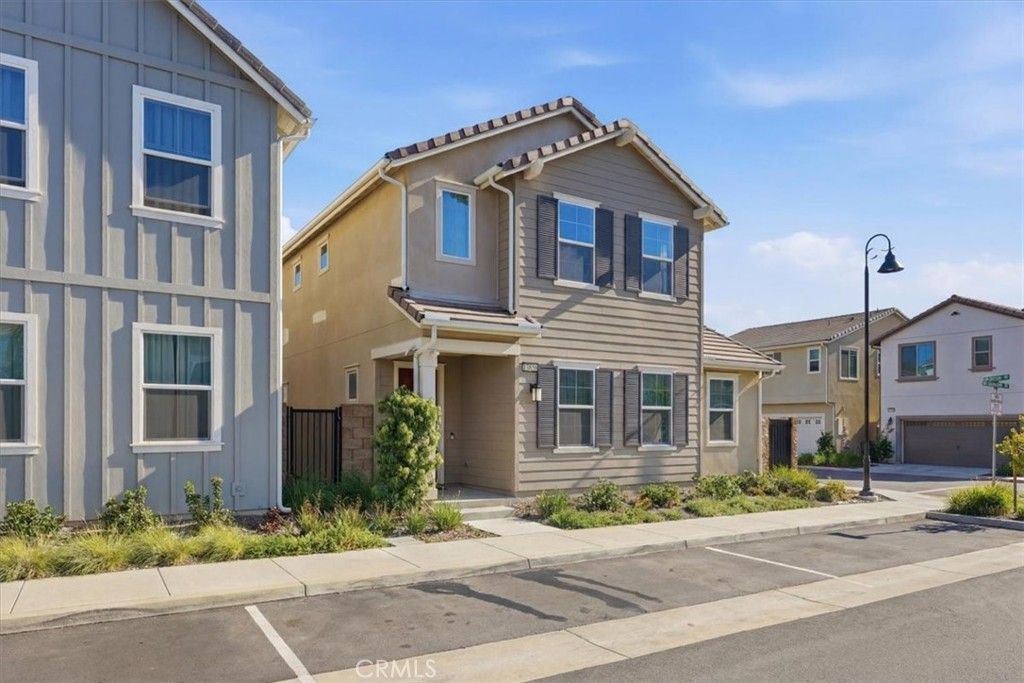 Image 3 of property listing at 13858 Sedum Lane, Fontana, CA 92336