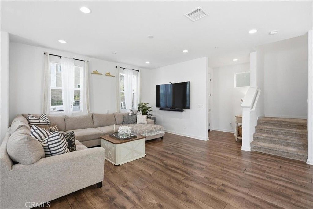 Image 5 of property listing at 13858 Sedum Lane, Fontana, CA 92336