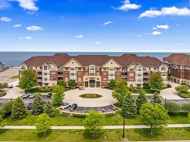 4100 S Lake DRIVE #112, Saint Francis, WI 53235