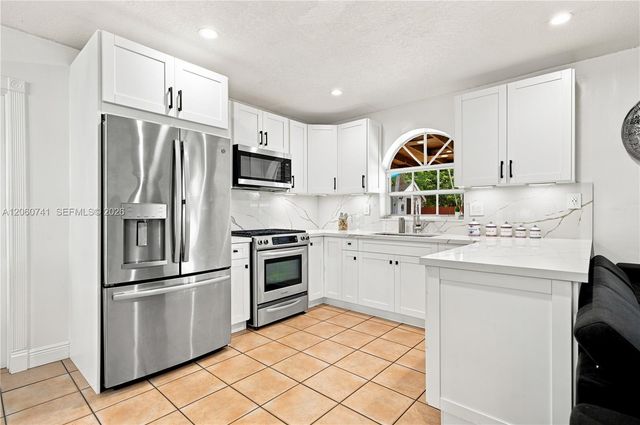 11831 SW 31st St, Miami, FL 33175