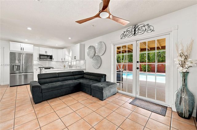 11831 SW 31st St, Miami, FL 33175