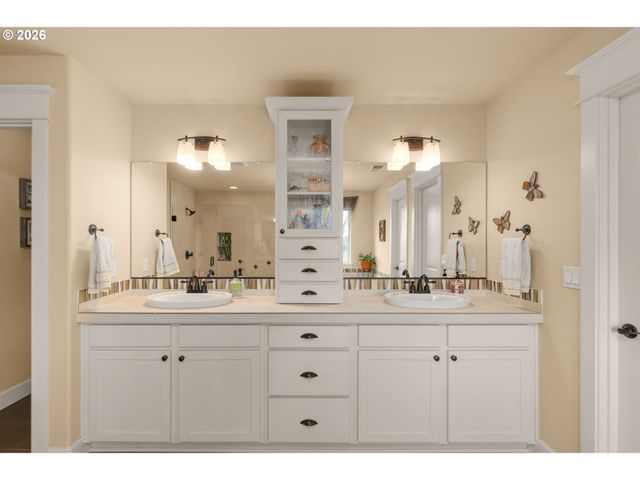 15394 Sw OAKMONT Pl, Portland, OR 97224