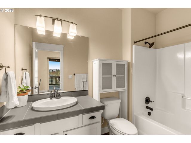 15394 Sw OAKMONT Pl, Portland, OR 97224