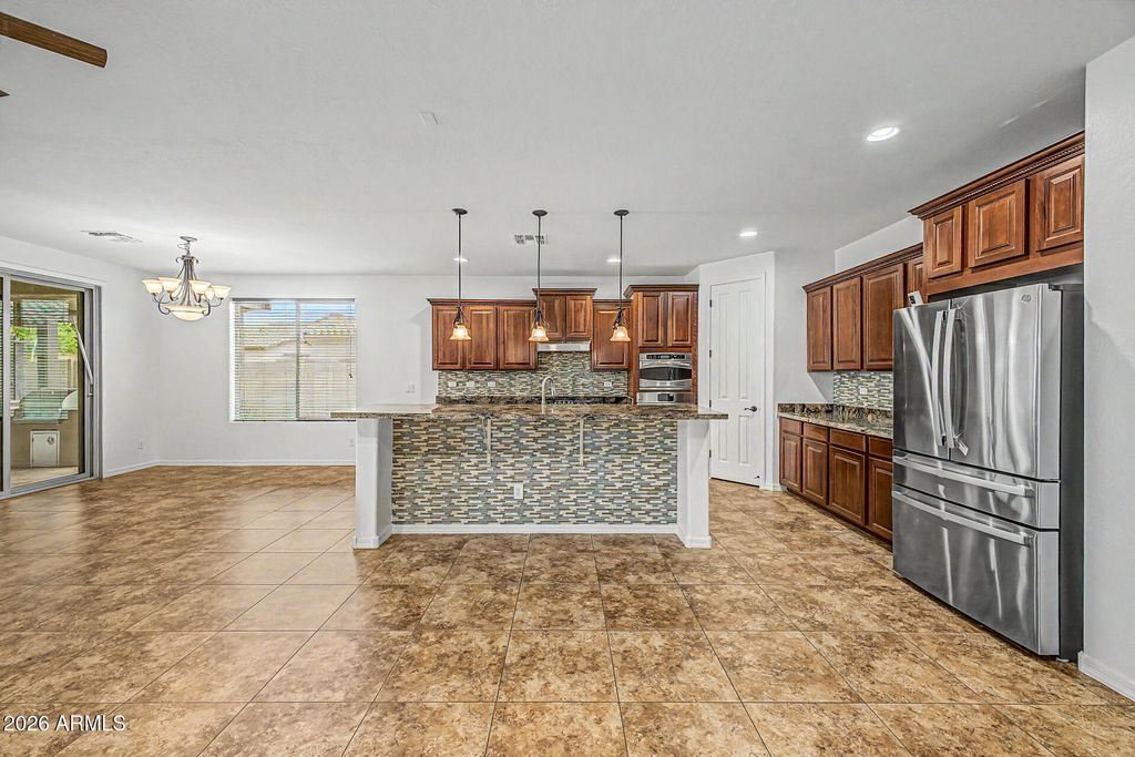 Image 8 of property listing at 14468 W DESERT FLOWER Drive, Goodyear, AZ 85395