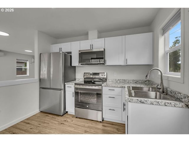 905 20TH St Se, Salem, OR 97301