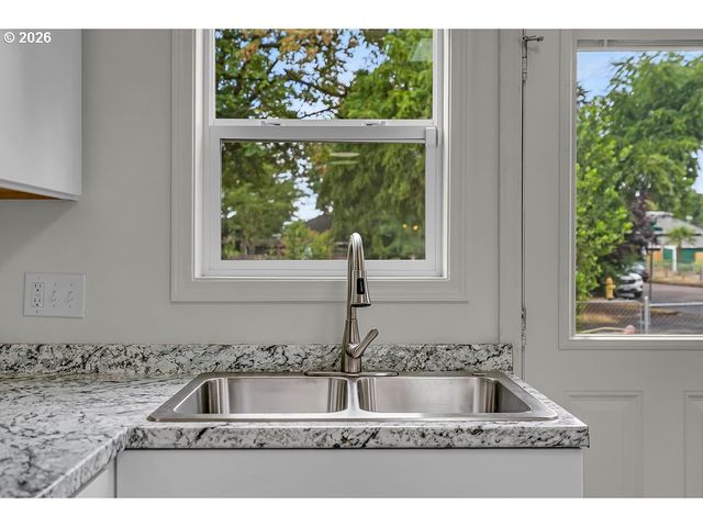 905 20TH St Se, Salem, OR 97301