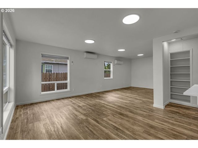 905 20TH St Se, Salem, OR 97301