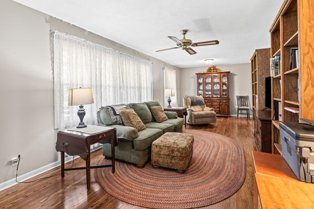 23 Holiday Lane, Chattanooga, TN 37415