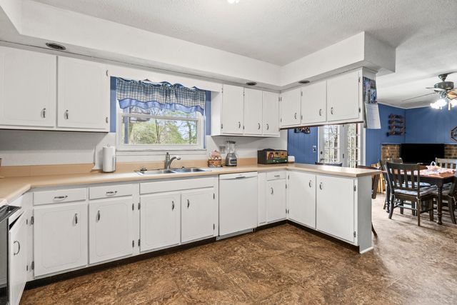 23 Holiday Lane, Chattanooga, TN 37415