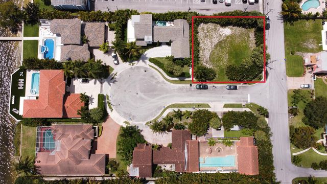 7 Lakeside Palms Court, Lake Worth Beach, FL 33460