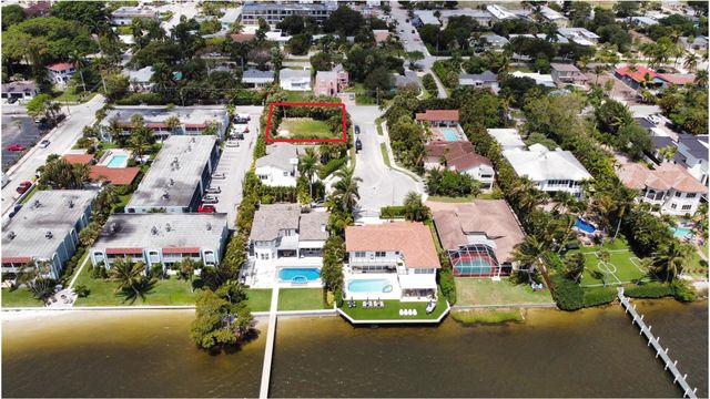 7 Lakeside Palms Court, Lake Worth Beach, FL 33460