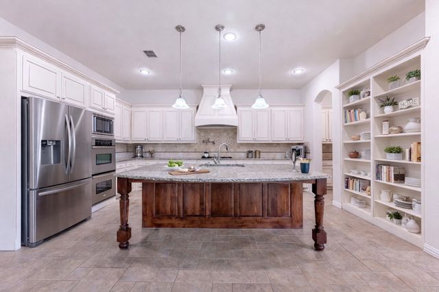 675 Featherstone Drive, Rockwall, TX 75087