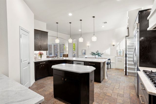 1302 Featherwood Drive, Murphy, TX 75094