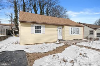 17 RICHARD RD, New Castle, DE 19720