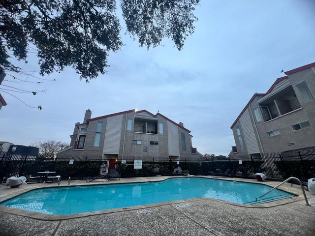 10855 Meadowglen Lane 903, Houston, TX 77042