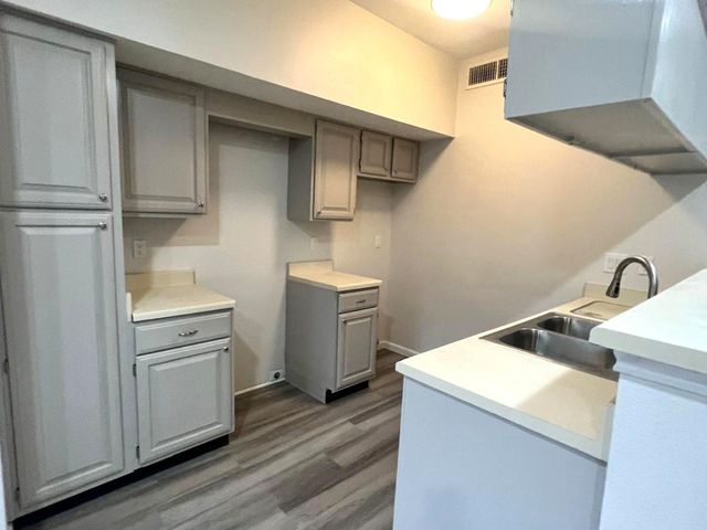 10855 Meadowglen Lane 903, Houston, TX 77042