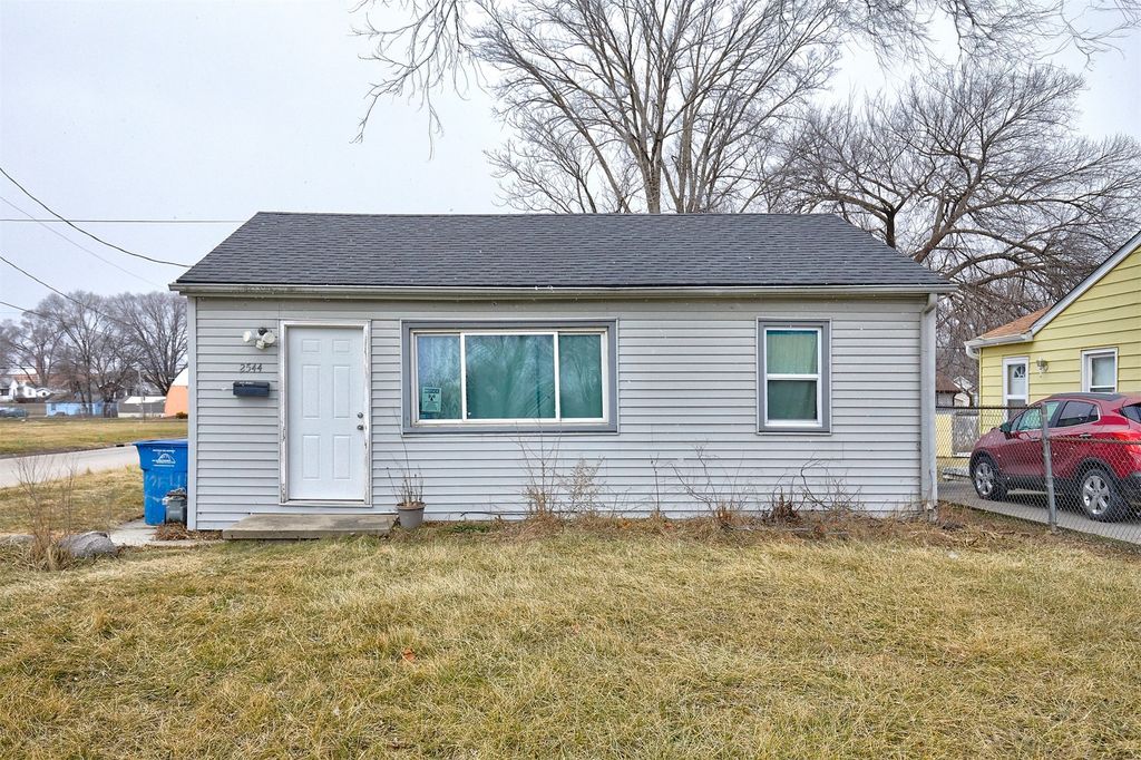 2544 Vale Street, Des Moines, IA 50317