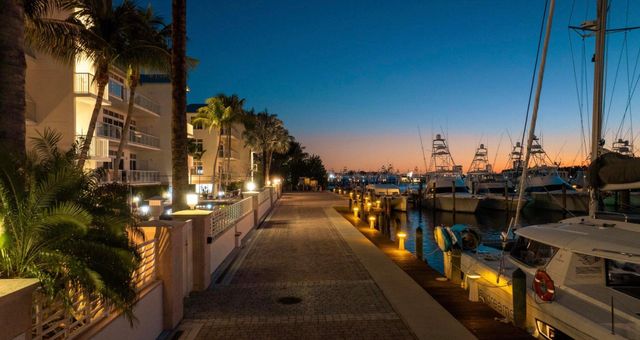 184 Lake Drive 4-202, Palm Beach Shores, FL 33404