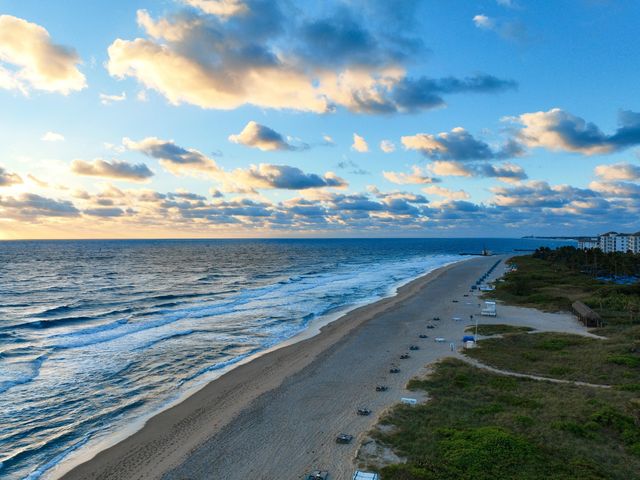 184 Lake Drive 4-202, Palm Beach Shores, FL 33404