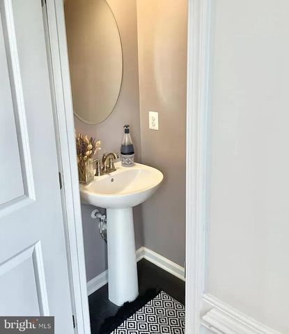3634 COMMODORE JOSHUA BARNEY DR NE, Washington, DC 20018