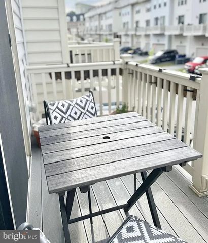3634 COMMODORE JOSHUA BARNEY DR NE, Washington, DC 20018
