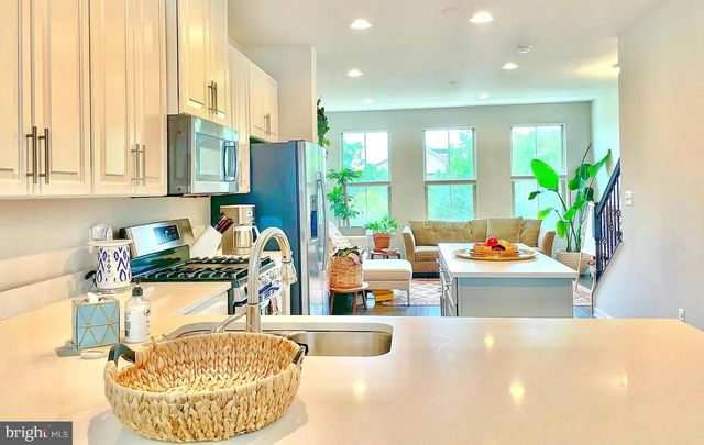 3634 COMMODORE JOSHUA BARNEY DR NE, Washington, DC 20018
