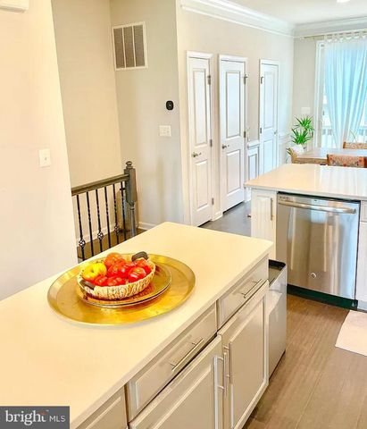 3634 COMMODORE JOSHUA BARNEY DR NE, Washington, DC 20018