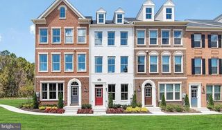 3634 COMMODORE JOSHUA BARNEY DR NE, Washington, DC 20018