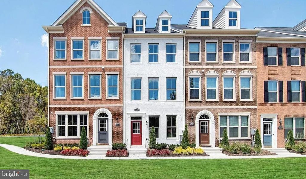 3634 COMMODORE JOSHUA BARNEY DR NE, Washington, DC 20018