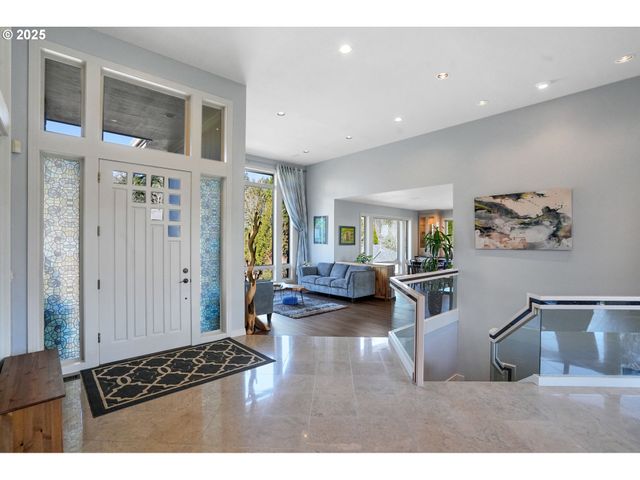 50 Se AVONDALE Ct, Gresham, OR 97080