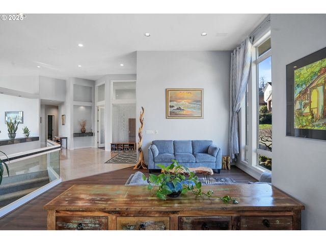 50 Se AVONDALE Ct, Gresham, OR 97080