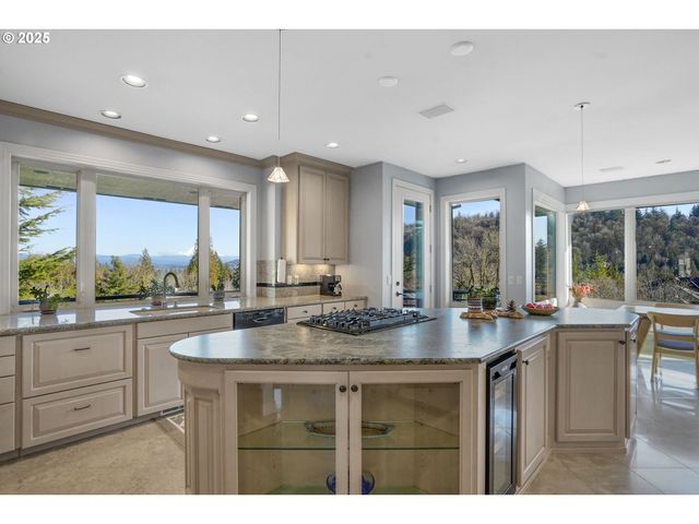 50 Se AVONDALE Ct, Gresham, OR 97080