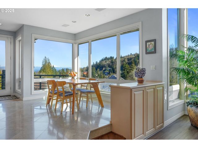 50 Se AVONDALE Ct, Gresham, OR 97080