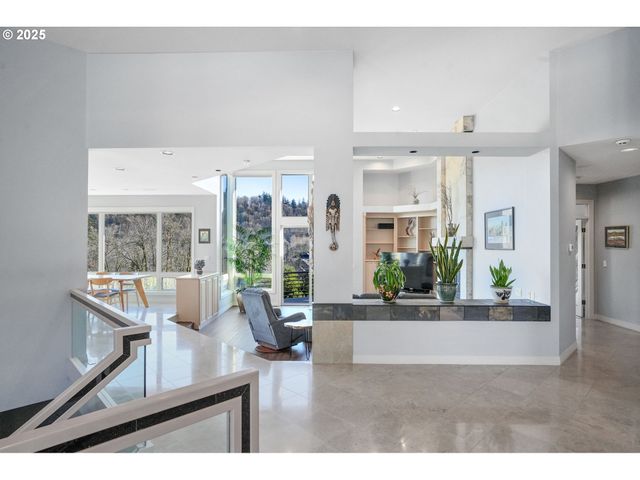 50 Se AVONDALE Ct, Gresham, OR 97080