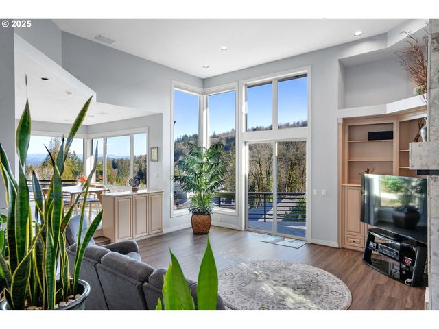 50 Se AVONDALE Ct, Gresham, OR 97080