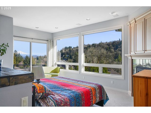 50 Se AVONDALE Ct, Gresham, OR 97080