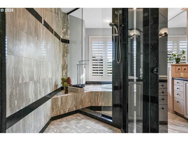 50 Se AVONDALE Ct, Gresham, OR 97080