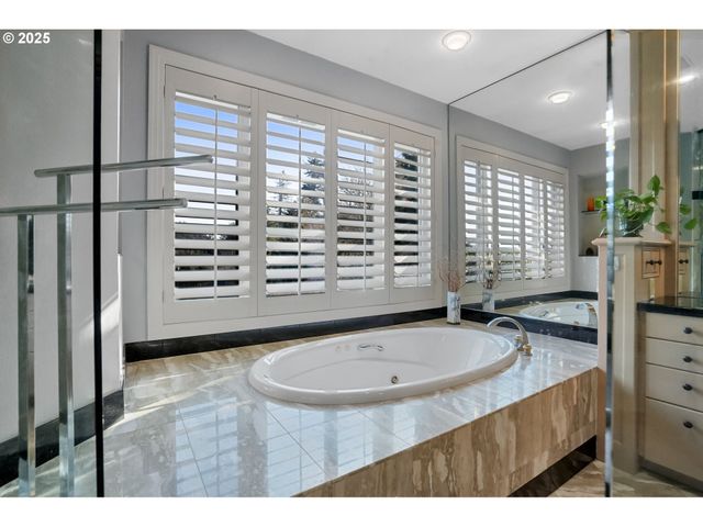 50 Se AVONDALE Ct, Gresham, OR 97080