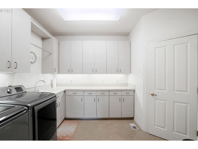 50 Se AVONDALE Ct, Gresham, OR 97080