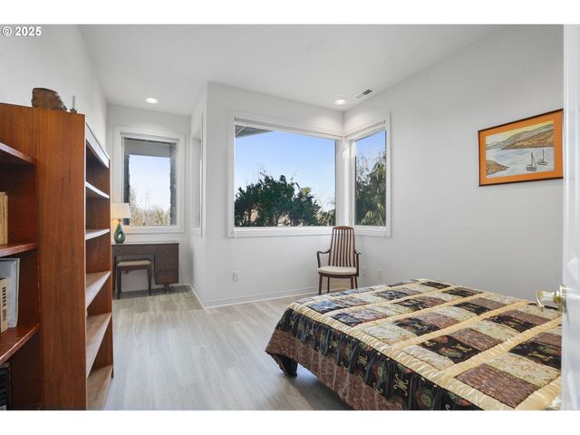 50 Se AVONDALE Ct, Gresham, OR 97080