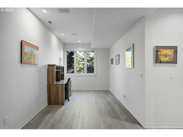 50 Se AVONDALE Ct, Gresham, OR 97080